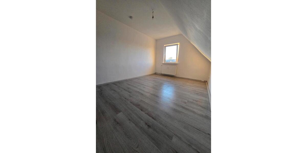 Dachgeschoßwohnung Bergen - 4 Zimmer, 100 m&sup2;, 700&euro; | Angebot:26025255
