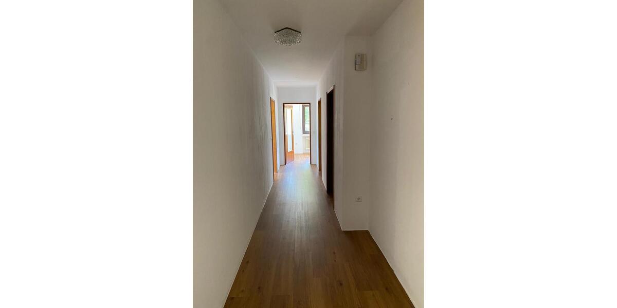 Zentral gelegene 5-Zimmer-Wohnung mit Balkon in Meitingen zimmer