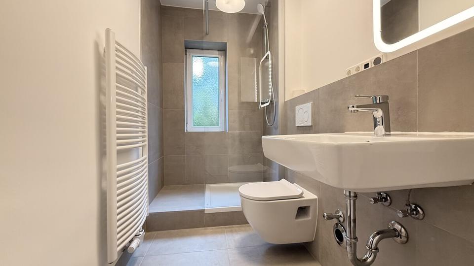 Etagenwohnung Cuxhaven - 1 Zimmer, 104 m&sup2;, 380&euro; | Angebot:26292660