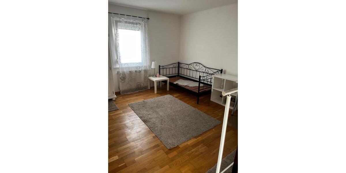 Wohnen auf Zeit Villingen-Schwenningen Schwenningen - 5 Zimmer, 16 m&sup2;, 380&euro; | Angebot:26257836