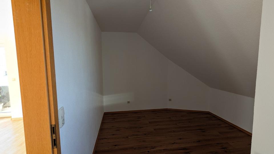 Zentrale 4-Zimmer-Wohnung mit Balkon in Leipheim zimmer