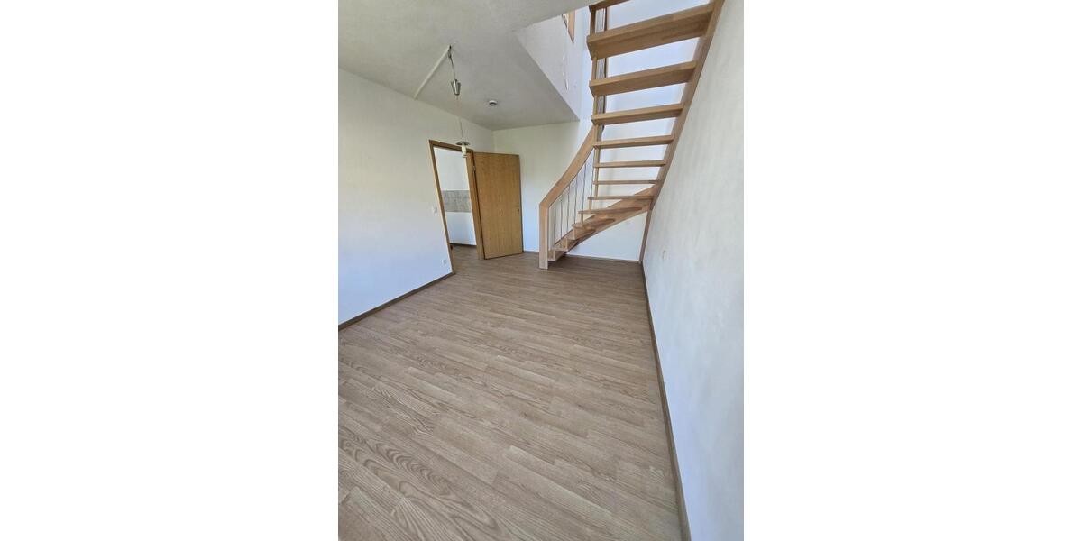 Maisonettenwohnung Querfurt - 2.5 Zimmer, 57 m&sup2;, 380&euro; | Angebot:26412895