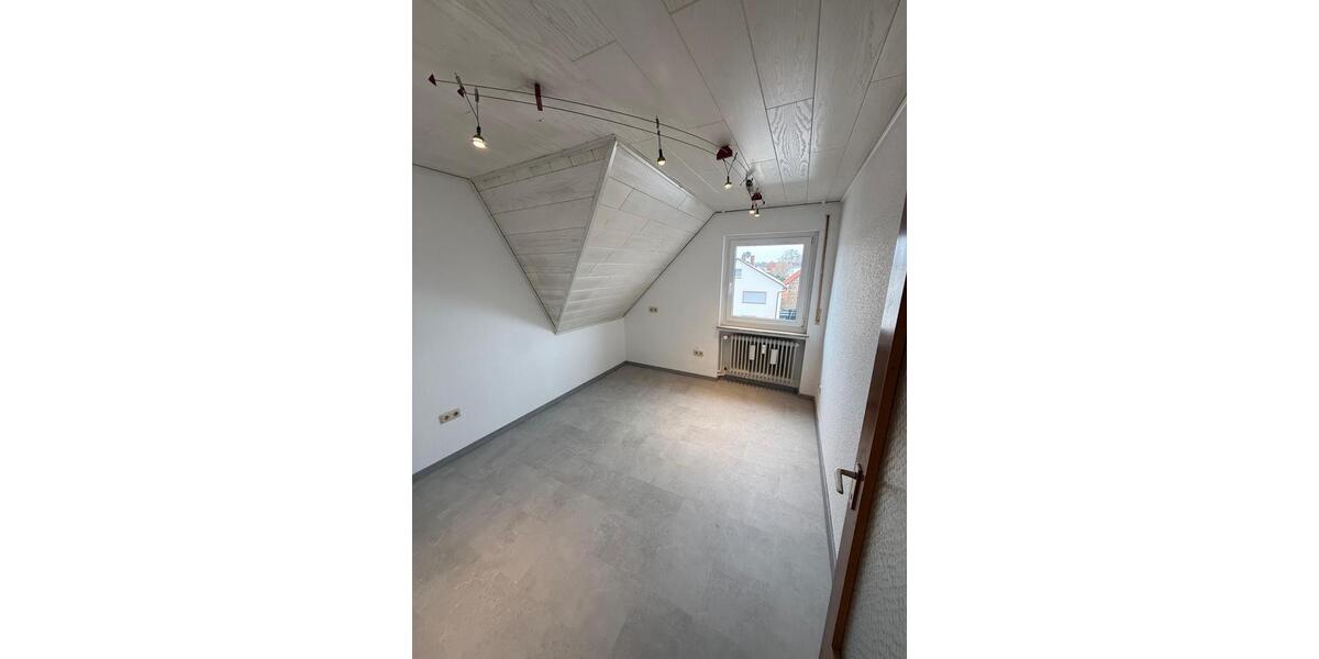 Dachgeschoßwohnung Linden - 5 Zimmer, 96 m&sup2;, 950&euro; | Angebot:25163651