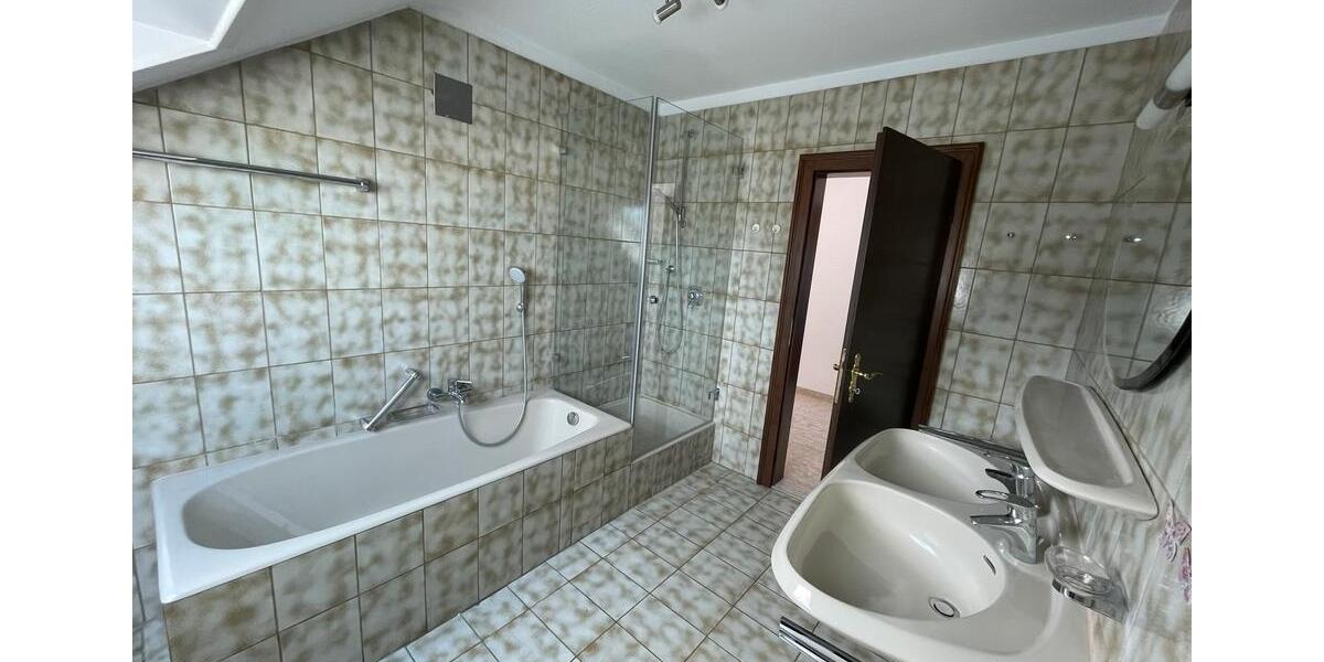 Dachgeschoßwohnung Malsch - 4 Zimmer, 100 m&sup2;, 1.100&euro; | Angebot:26550375