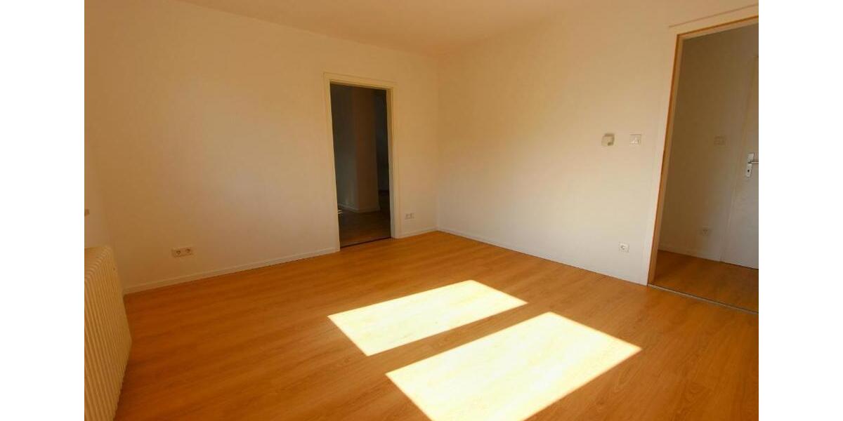 Dachgeschoßwohnung Wilhelmshaven - 3 Zimmer, 65 m&sup2;, 400&euro; | Angebot:26687655