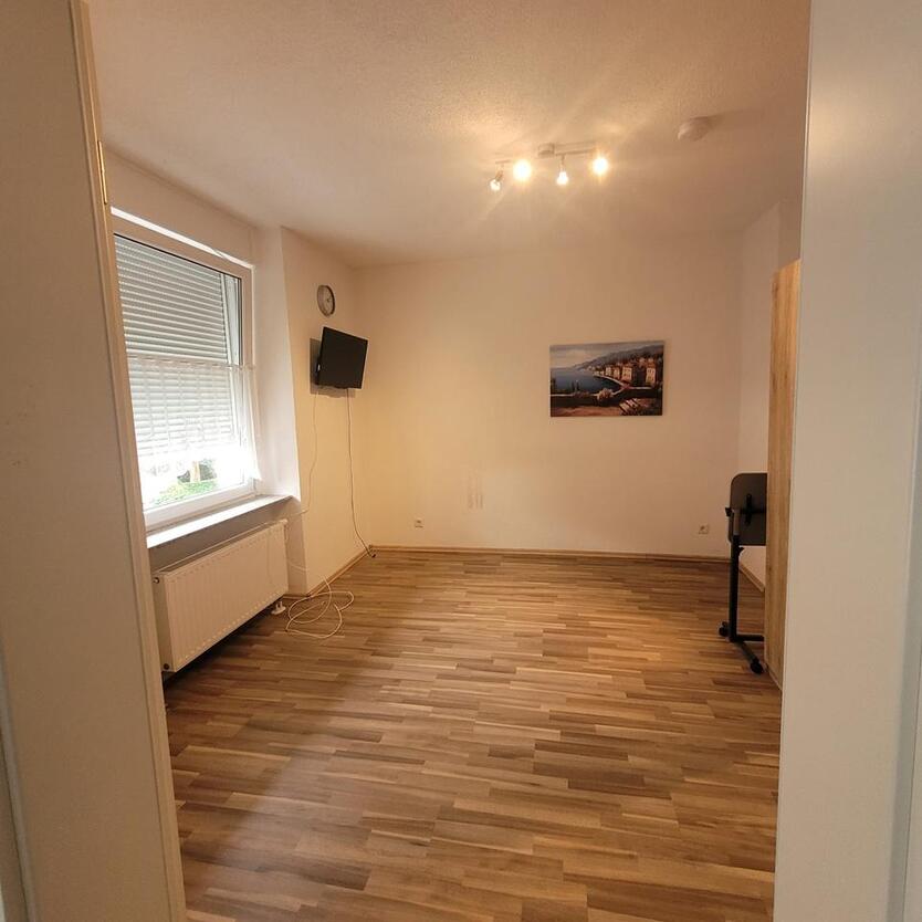 Modernisierte und teilmöblierte 2-Zi Wohnung