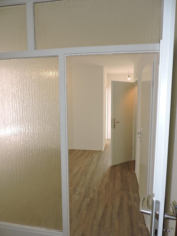 Renovierte 3-Zimmer- Wohnung mit großem Balkon frei!