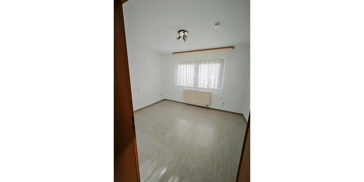 Etagenwohnung Gunzenhausen - 3 Zimmer, 77 m&sup2;, 700&euro; | Angebot:25657295