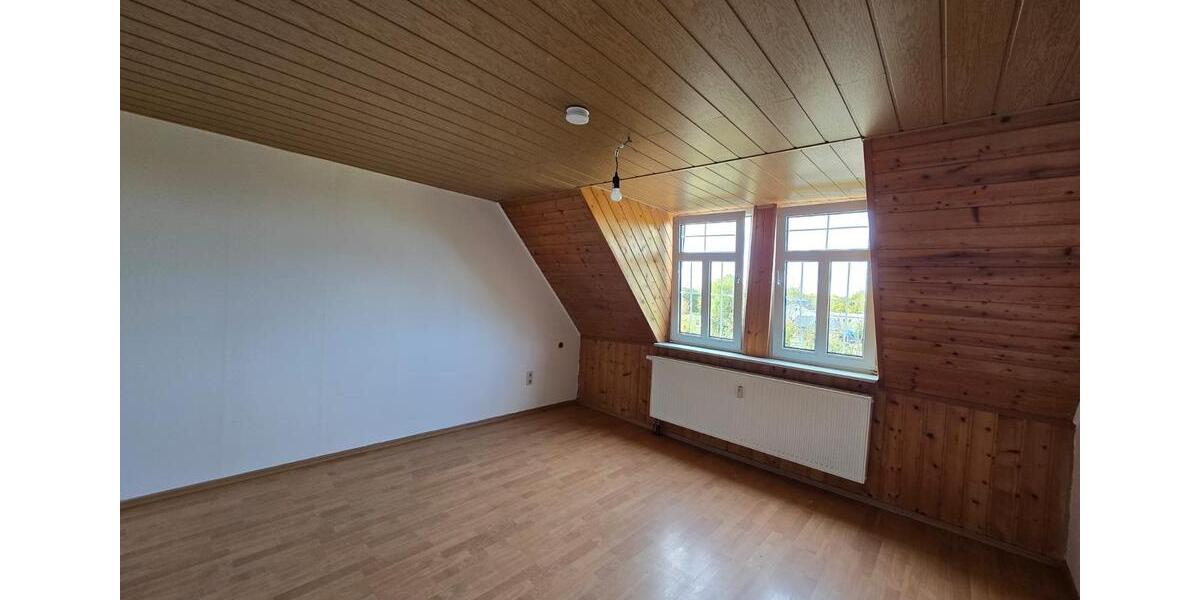 Dachgeschoßwohnung Weißenfels - 2.5 Zimmer, 67 m&sup2;, 400&euro; | Angebot:25805154