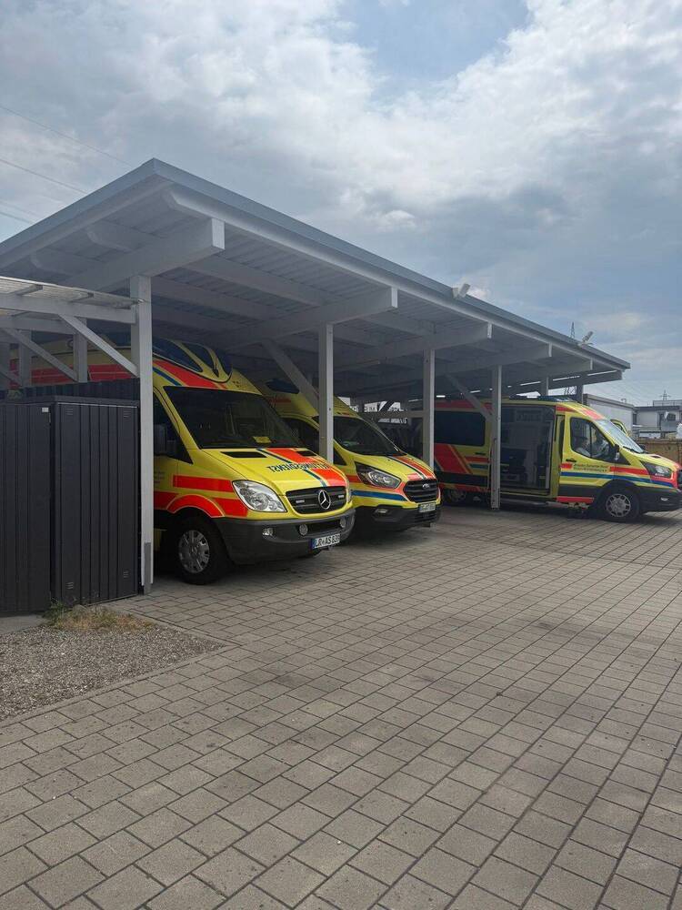 Vielseitige GewerbeImmobilie mit Außenfläche in Offenburg-West