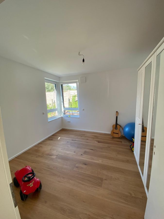 Ruhige Erdgeschosswohnung mit Garten u. Küche. Energiesparhaus 3 zimmer