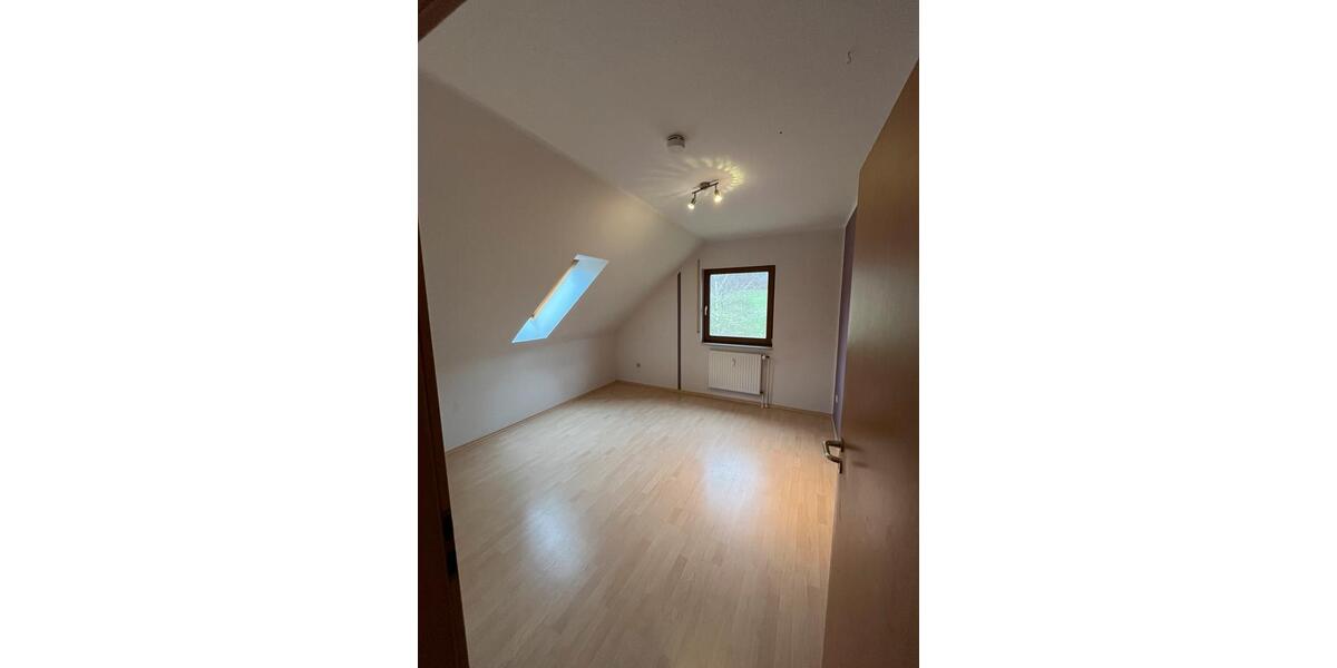 Dachgeschoßwohnung Duingen - 3 Zimmer, 73 m&sup2;, 650&euro; | Angebot:24583074