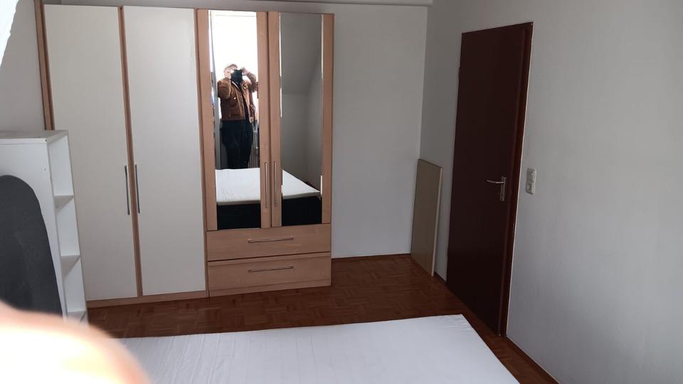 Dachgeschoßwohnung Krefeld Benrad - 2 Zimmer, 65 m&sup2;, 565&euro; | Angebot:26265928