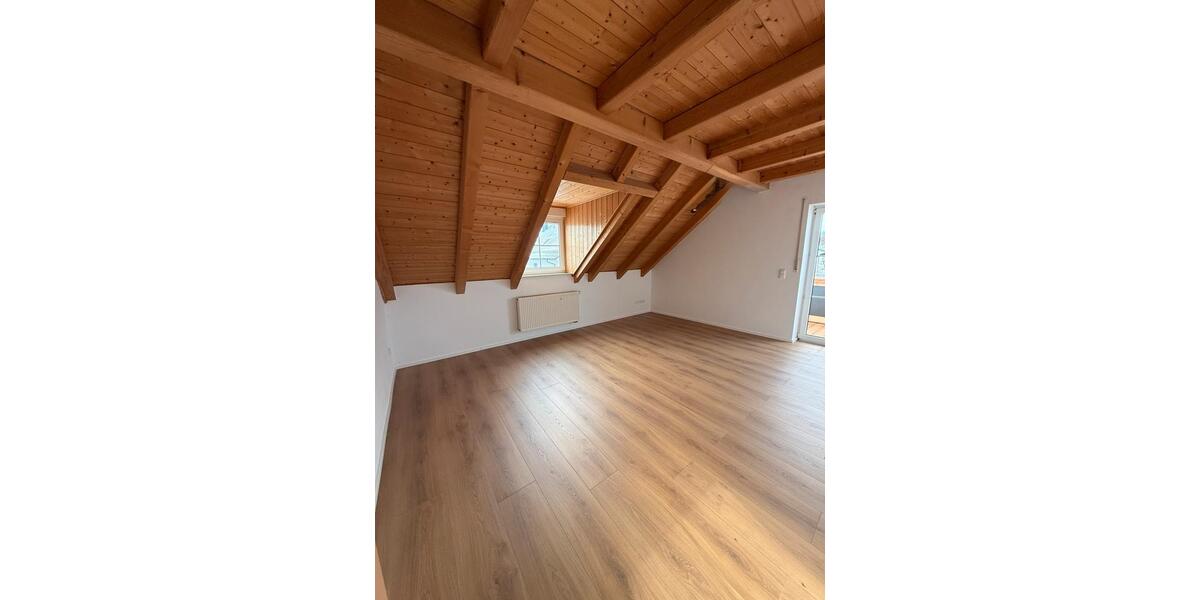 Dachgeschoßwohnung Ergolding - 5 Zimmer, 130 m&sup2;, 1.665&euro; | Angebot:26269095