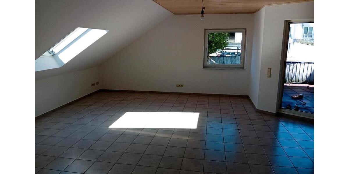 Dachgeschoßwohnung Waldems - 3 Zimmer, 110 m&sup2;, 800&euro; | Angebot:25977156