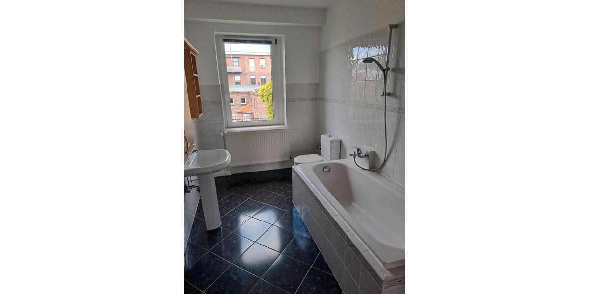 Etagenwohnung Cottbus - 3 Zimmer, 83 m&sup2;, 810&euro; | Angebot:26592345