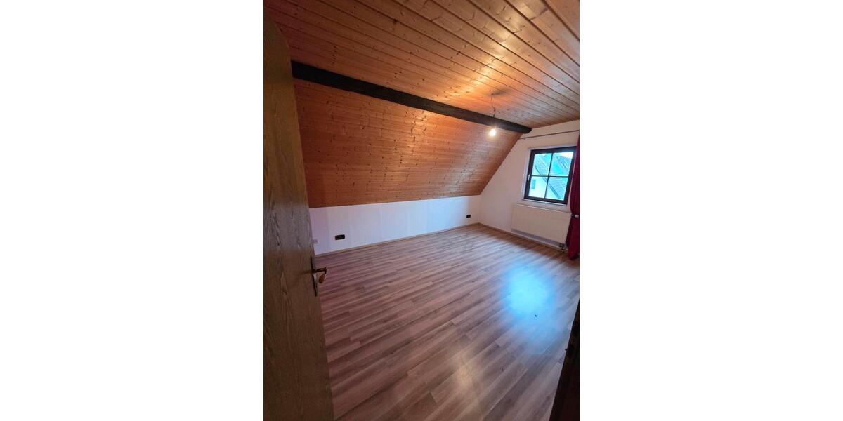 Dachgeschoßwohnung Epfendorf - 4 Zimmer, 100 m&sup2;, 900&euro; | Angebot:24841671