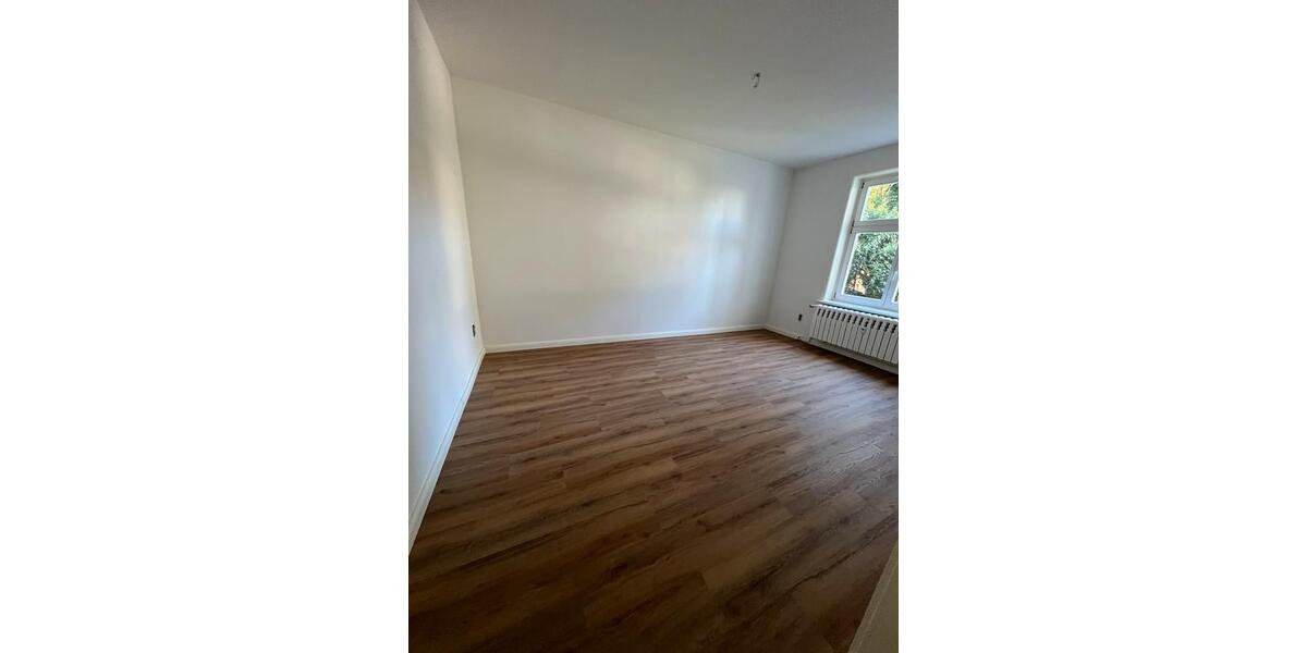 Etagenwohnung Güstrow - 4 Zimmer, 100 m&sup2;, 1.000&euro; | Angebot:25850147