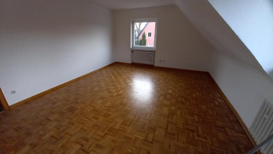 Dachgeschoßwohnung Burgdorf - 3 Zimmer, 65 m&sup2;, 700&euro; | Angebot:24724383