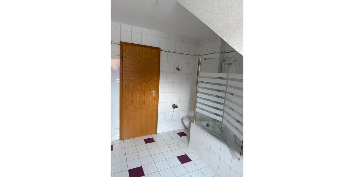 Dachgeschoßwohnung Feuchtwangen - 3 Zimmer, 82 m&sup2;, 700&euro; | Angebot:26047291