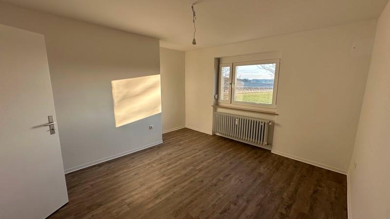 2. OG 4 Zimmer mit Balkon ab Dezember (frisch saniert) zimmer