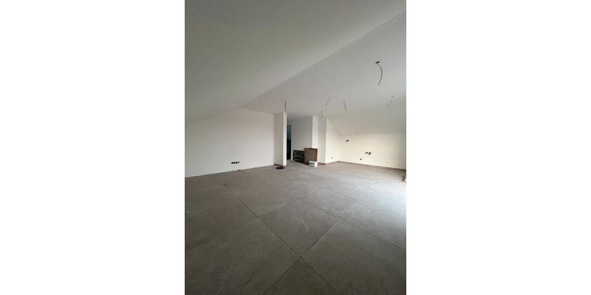 Ich biete eine Kernsanierte 3-Zimmerwohnung an zimmer