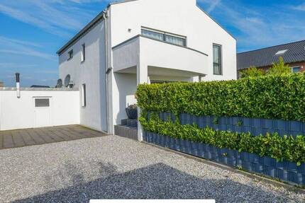 Exklusive Etagenwohnung in Erkelenz: Voll möbliert, Dachterrasse, Garten und modernes Design