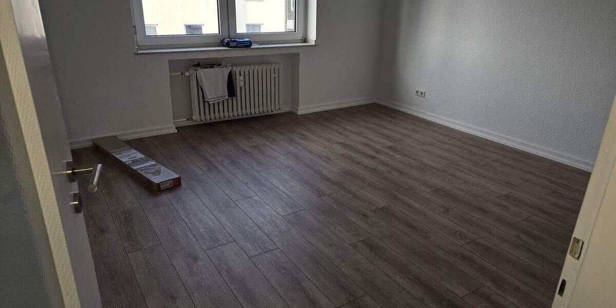 Etagenwohnung Düsseldorf Rath - 3 Zimmer, 92 m&sup2;, 1.250&euro; | Angebot:24656930