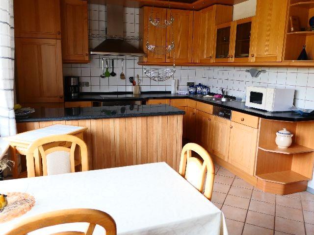 Sehr dörfliche 1993 neu erstellte 2-Zi-Maisonette-Wohnung mit Einbauküche, Loggia und Carport! 2 zimmer