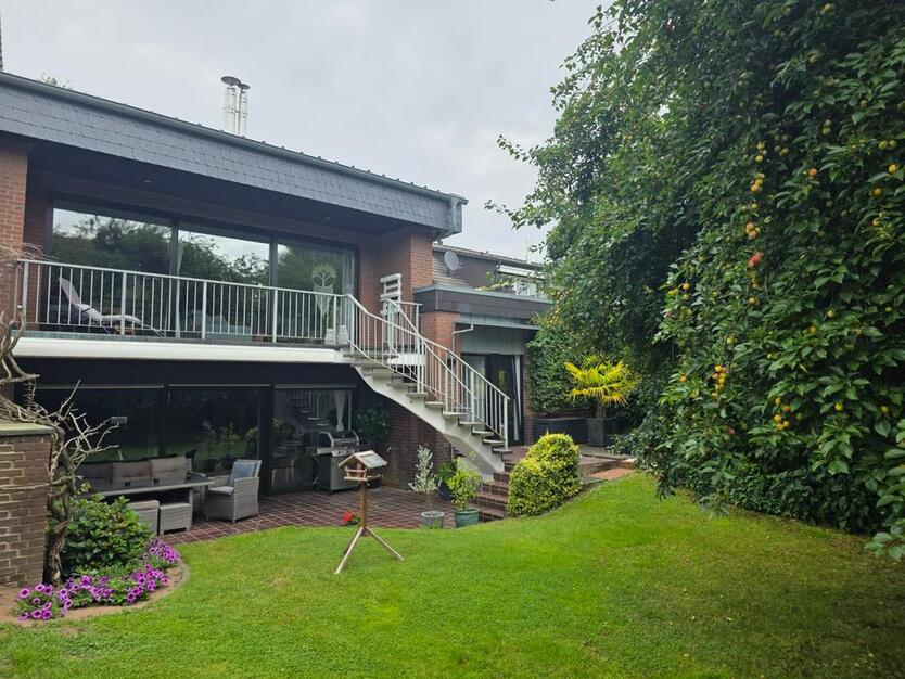 Haus in zentraler Wohnlage mit Garten und großer Garage in Borken