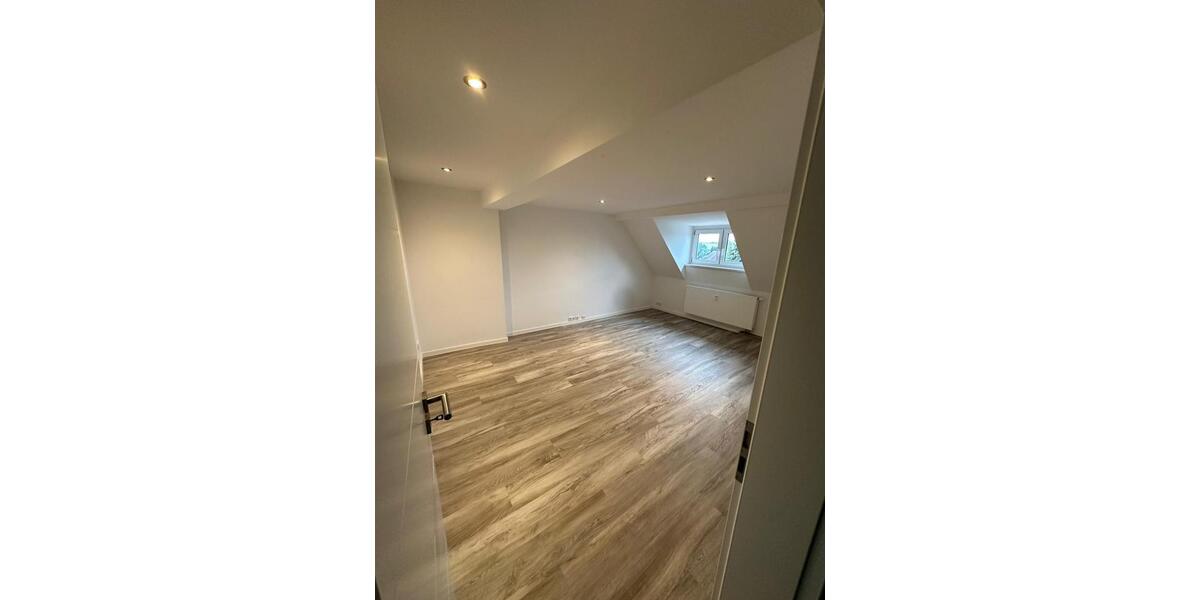 Erdgeschoßwohnung Teuchern - 4 Zimmer, 90 m&sup2;, 725&euro; | Angebot:26678152