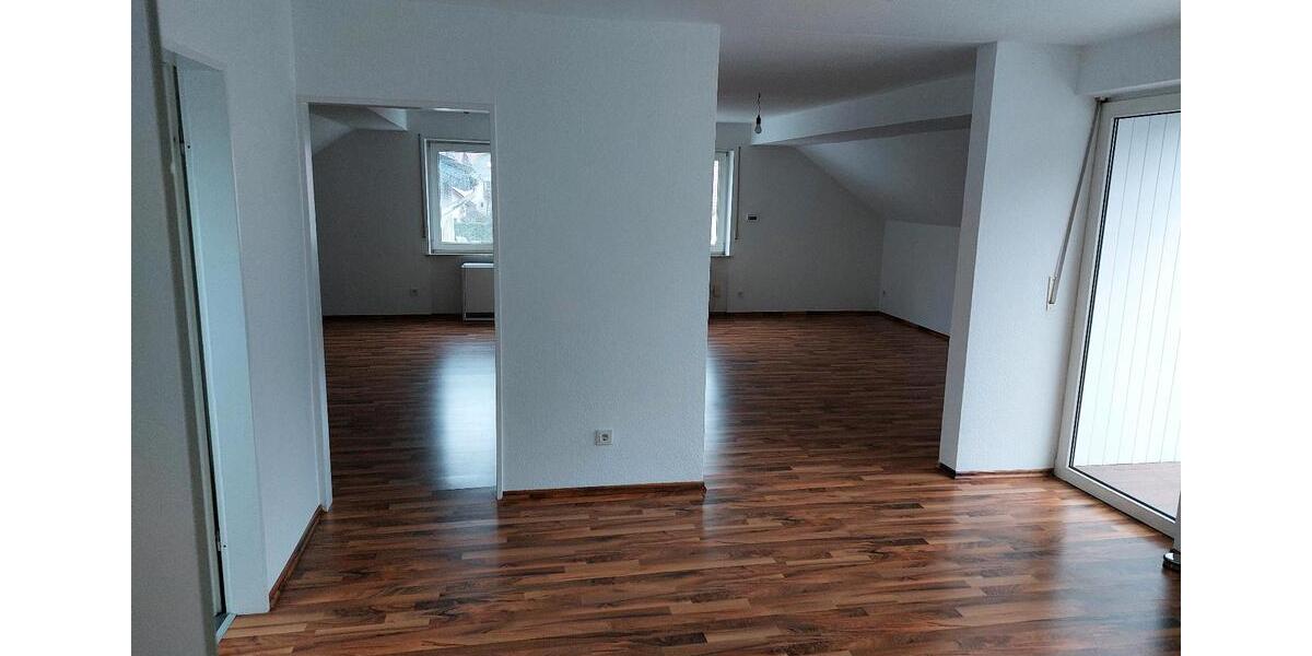 NIEDERREIFENBERG!,sehr helle,2 Zimmer Dachgeschosswohnung 2 zimmer