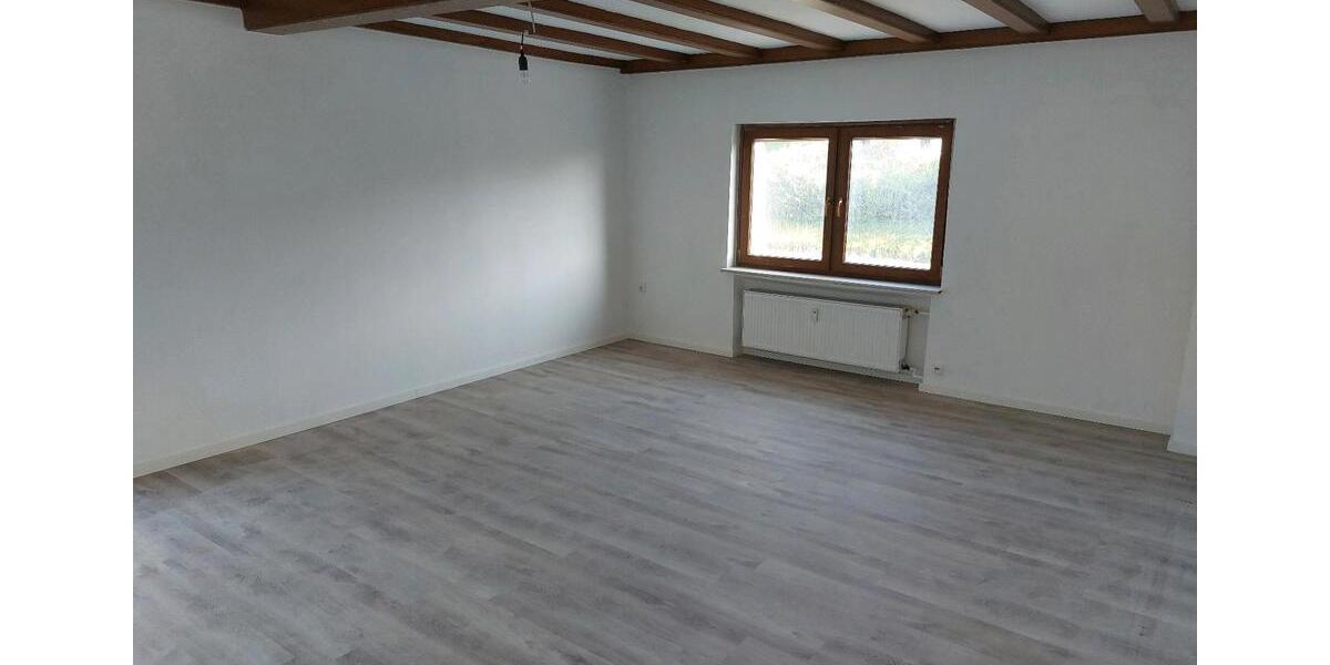 Etagenwohnung Angelburg - 4 Zimmer, 100 m&sup2;, 750&euro; | Angebot:26537434