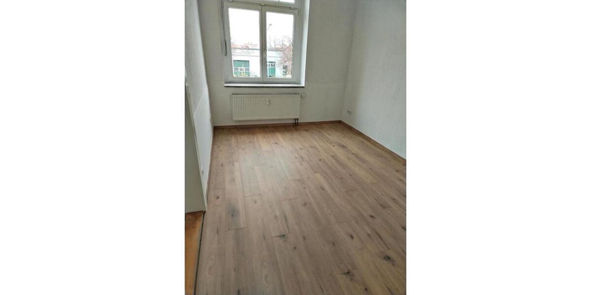 Erdgeschoßwohnung Meerane - 4 Zimmer, 90 m&sup2;, 570&euro; | Angebot:25859242