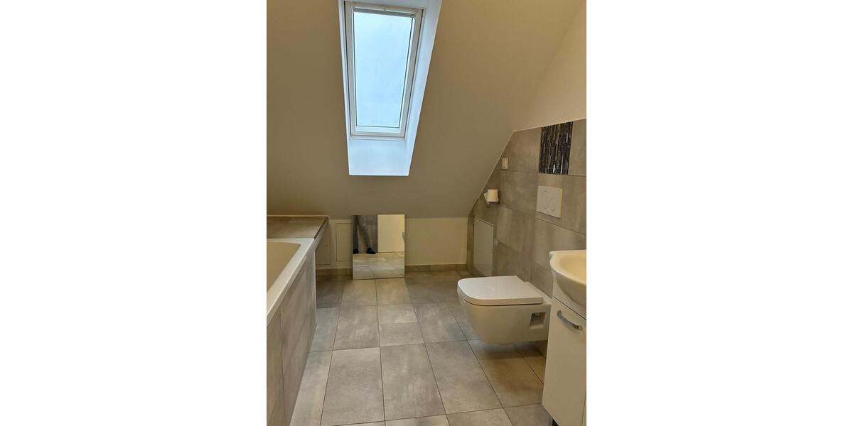 Dachgeschoßwohnung Rösrath - 3.5 Zimmer, 67 m&sup2;, 1.150&euro; | Angebot:24763824