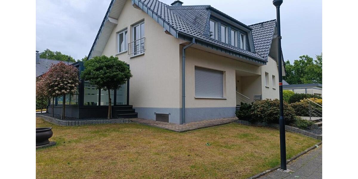 Erdgeschoßwohnung Gangelt - 4 Zimmer, 135 m&sup2;, 1.350&euro; | Angebot:26444181