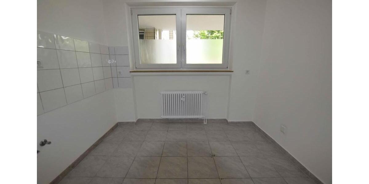 +++ Renovierte Erdgeschosswohnung mit Balkon und Wanne +++ 3 zimmer