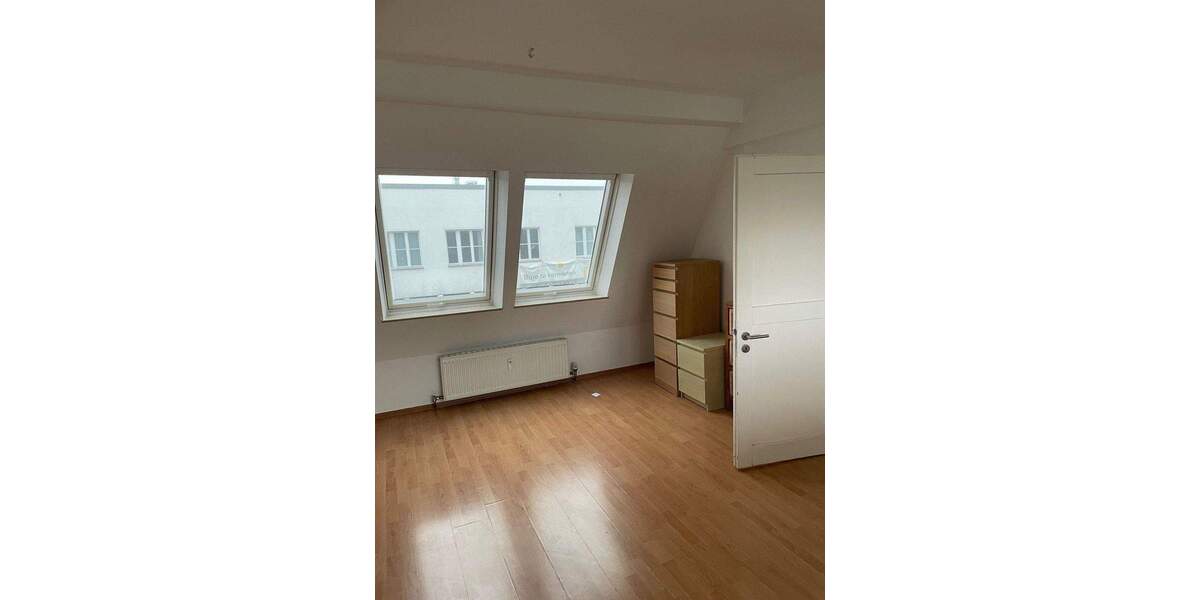 Charmante zwei-Zimmer DG-Wohnung in Köln-Braunsfeld mit Gartennutzung - Bitte nur schriftliche Bewerbungen - 2 zimmer