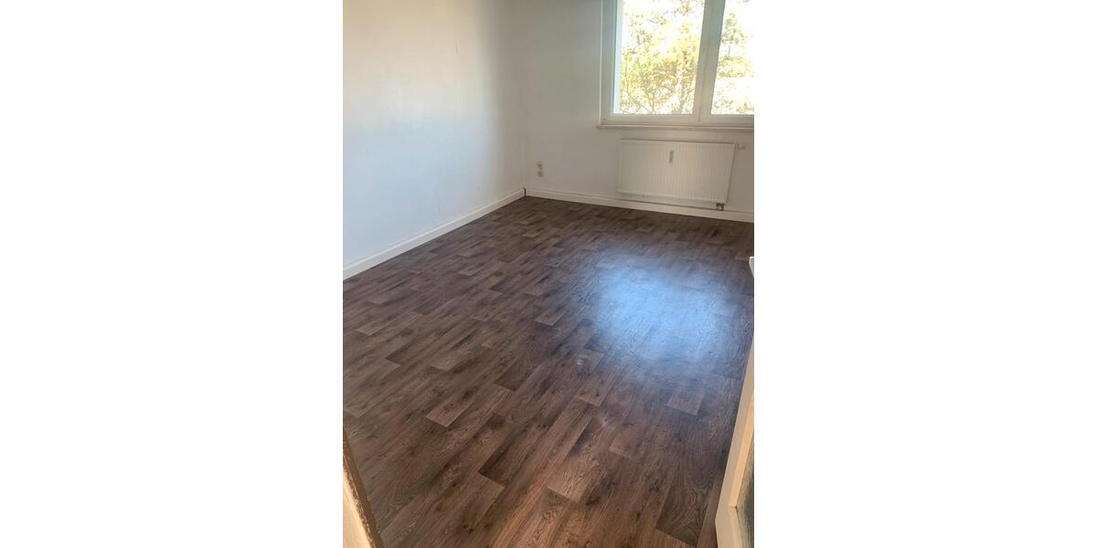 Erdgeschoßwohnung Gröditz - 3 Zimmer, 65 m&sup2;, 310&euro; | Angebot:18264373