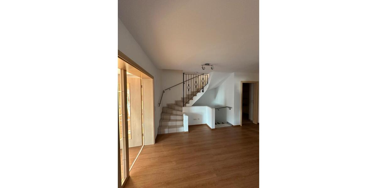 Etagenwohnung Winzer - 6 Zimmer, 176 m&sup2;, 1.350&euro; | Angebot:24280302