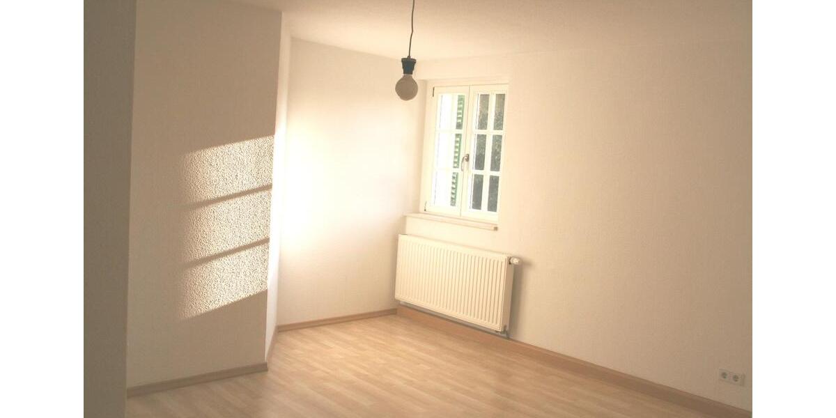 Dachgeschoßwohnung Gornsdorf - 3 Zimmer, 109 m&sup2;, 650&euro; | Angebot:21021414