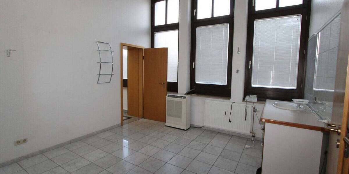 Gewerbeobjekt Krefeld Stadtmitte - 9 Zimmer, 187 m&sup2;, 1.300&euro; | Angebot:25997649