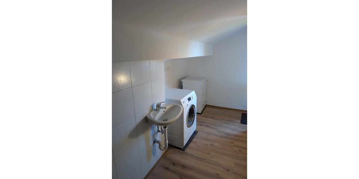 Dachgeschoßwohnung Landau an der Isar - 2 Zimmer, 35 m&sup2;, 480&euro; | Angebot:25794958