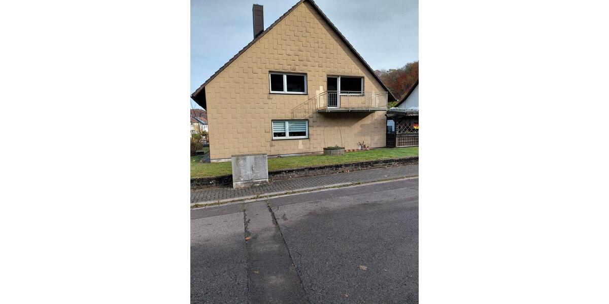 Schöne Etagenwohnung in gepflegtem 2 Parteienhaus 4 zimmer