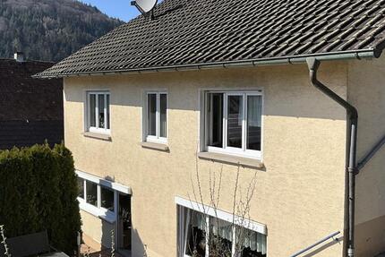 Freistehendes Einfamilien-Haus mit Garten und Terrasse
