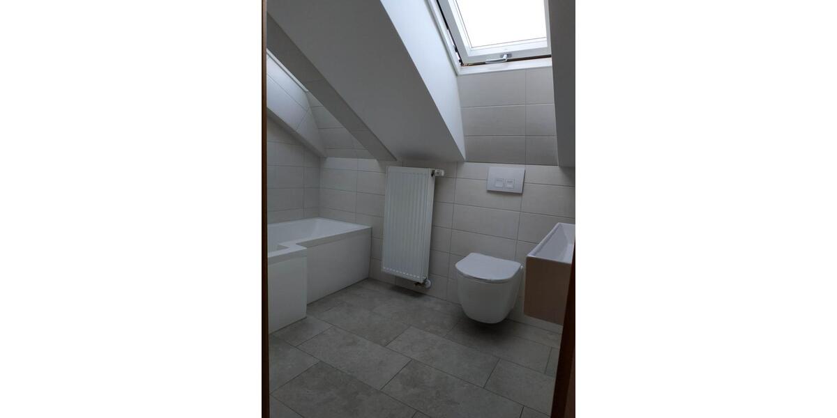 Dachgeschoßwohnung Hofheim in Unterfranken - 3 Zimmer, 47 m&sup2;, 385&euro; | Angebot:25752499