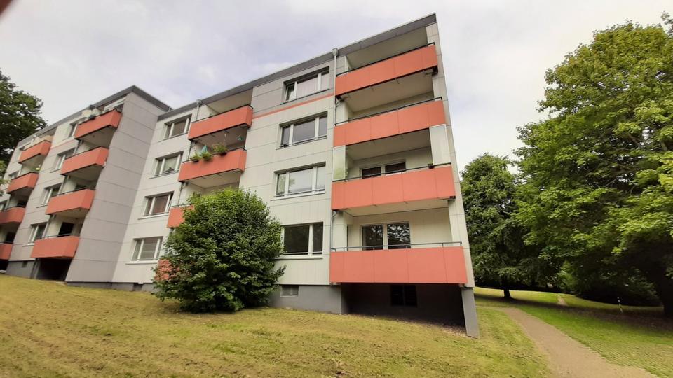 Magdeburger Straße 52, hübsche 4 ZKB Wohnung mit Balkon im 3.OG rechts