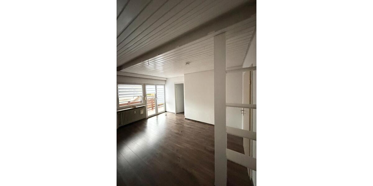 DACHGESCHOSS Wohnung m.Balkon, Keller, TopLage, GästeWC 3 zimmer