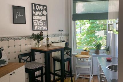 Wunderschöne Altbauwohnung mit Balkon (Kurzzeitmiete NovDez) zimmer
