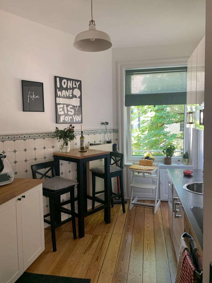Wunderschöne Altbauwohnung mit Balkon (Kurzzeitmiete NovDez) zimmer
